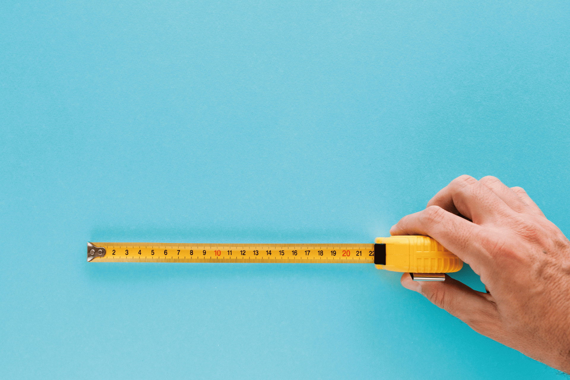 Titelbild_Ellen Hand mit ausgezogenen Maßband