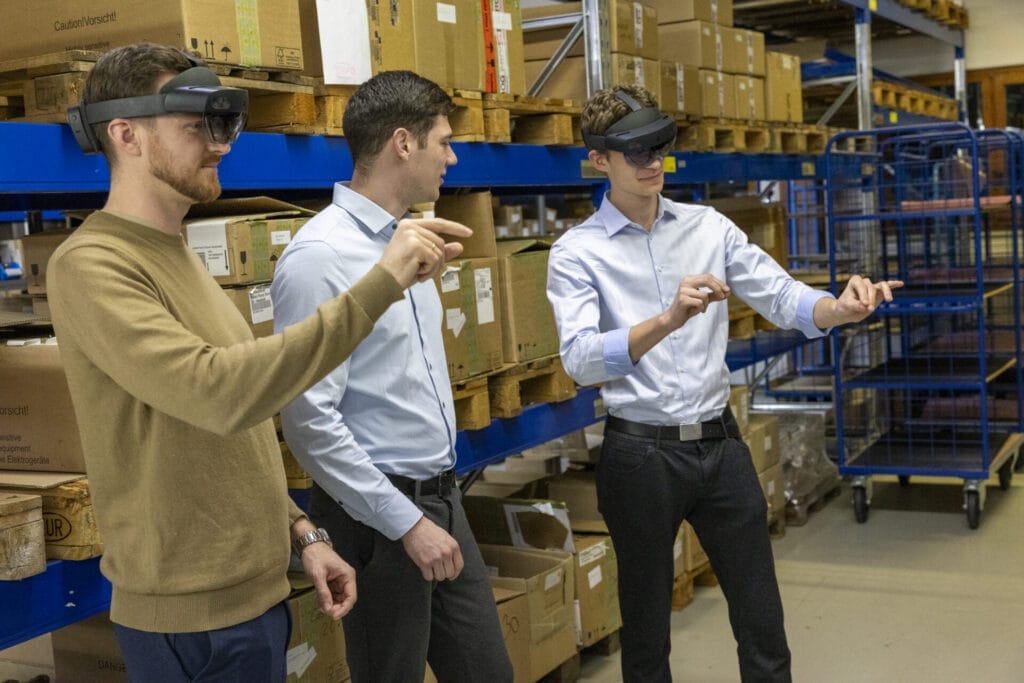 Abbildung 1: Lagerhallen-Planung mit AR-Brillen. (Krisztian Müller T&O Electronic Solutions GmbH)